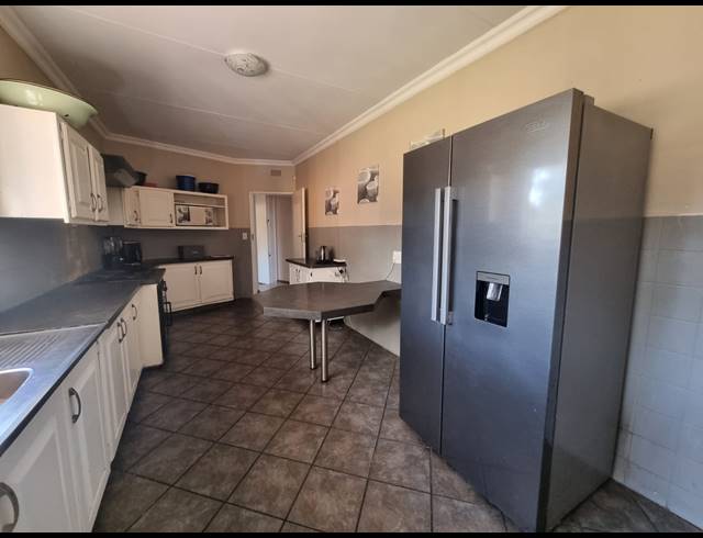 4 BEDROOM HOUSE FOR SALE IN THREE RIVERS EAST